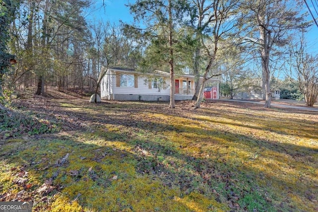 exterior space featuring a front yard