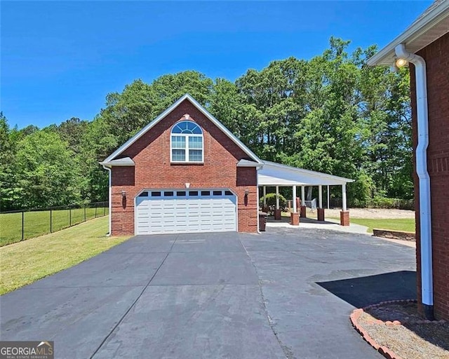 view of front of property featuring a front yard