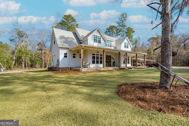 view of front facade featuring covered porch and a front yard