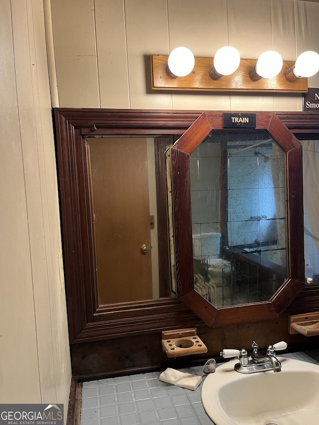 bathroom featuring sink