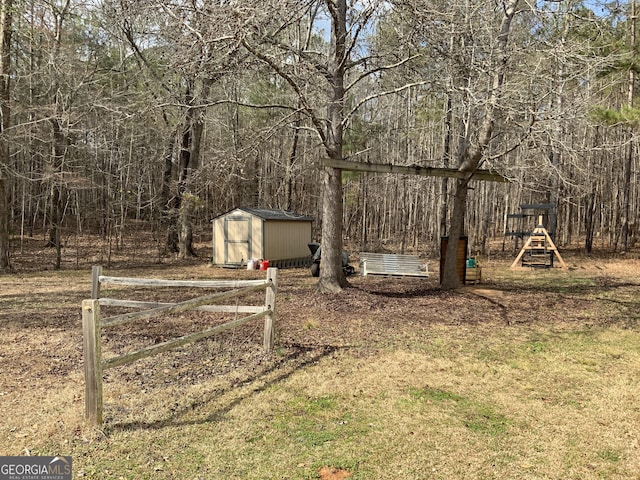 view of yard with a shed