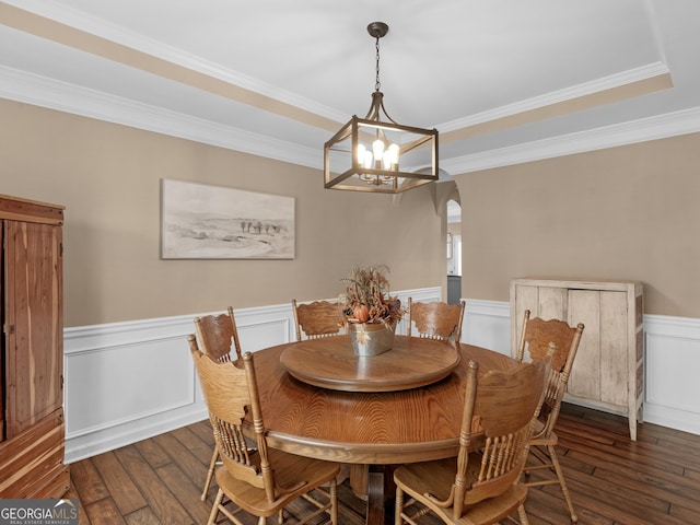 dining room with dark hardwood / wood-style flooring, a notable chandelier, and crown molding