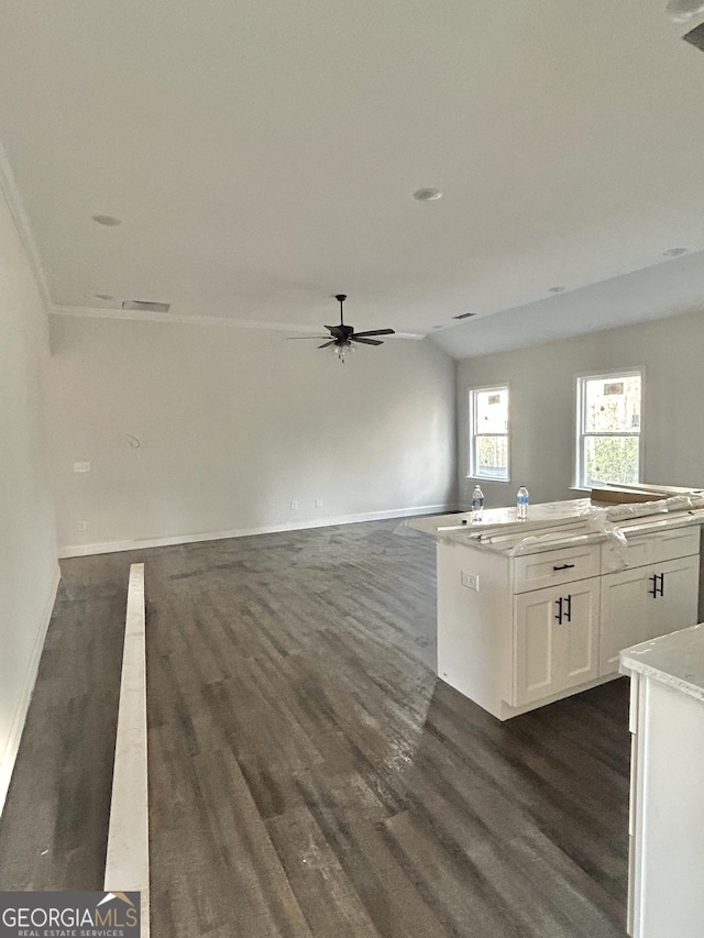 kitchen featuring ceiling fan, dark hardwood / wood-style flooring, a center island with sink, and white cabinets