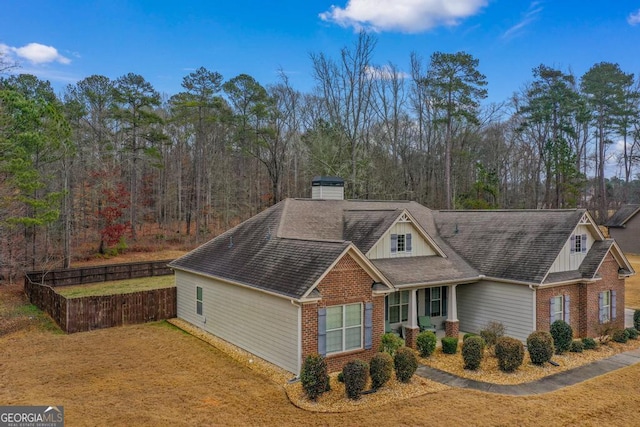 view of front of home featuring a front yard