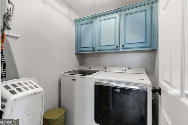 laundry room featuring cabinets and independent washer and dryer