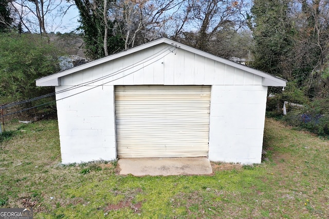 garage featuring a lawn