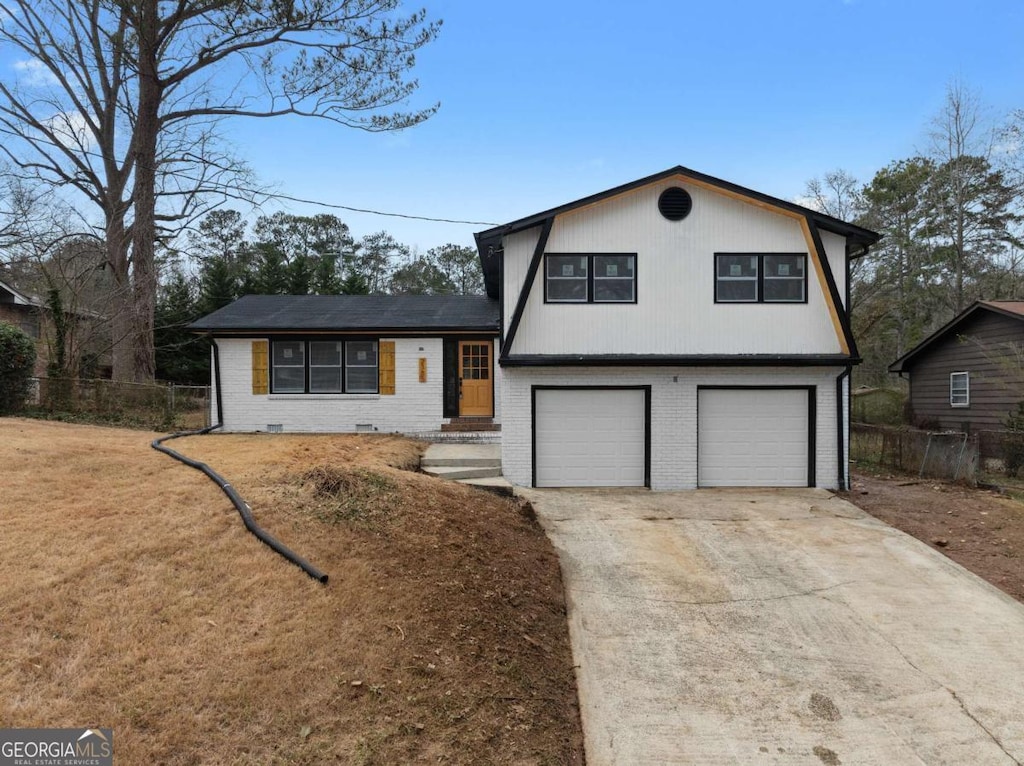 view of front of home featuring a garage