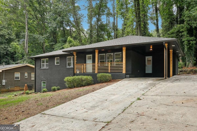 view of front of property featuring a carport