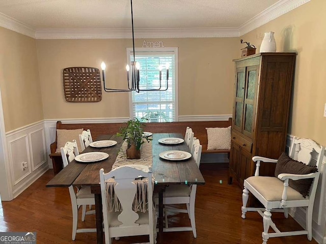 dining room with crown molding, dark hardwood / wood-style floors, and a notable chandelier