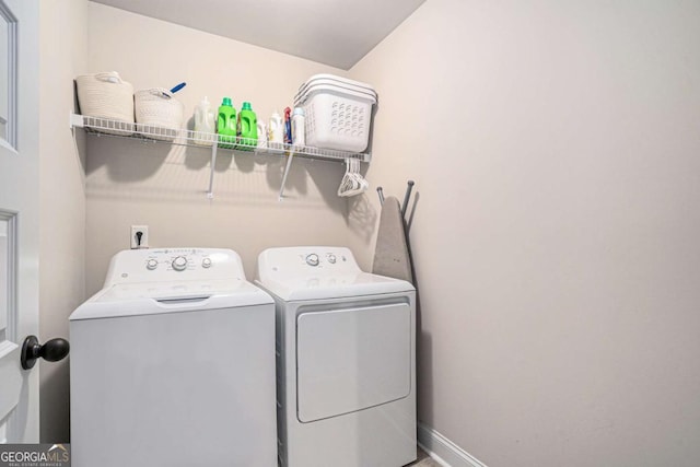 laundry room with washing machine and dryer