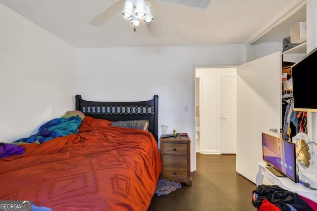 bedroom with ceiling fan