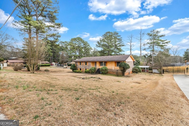 ranch-style house featuring a front yard