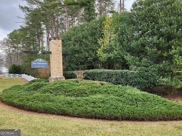 community sign featuring a lawn