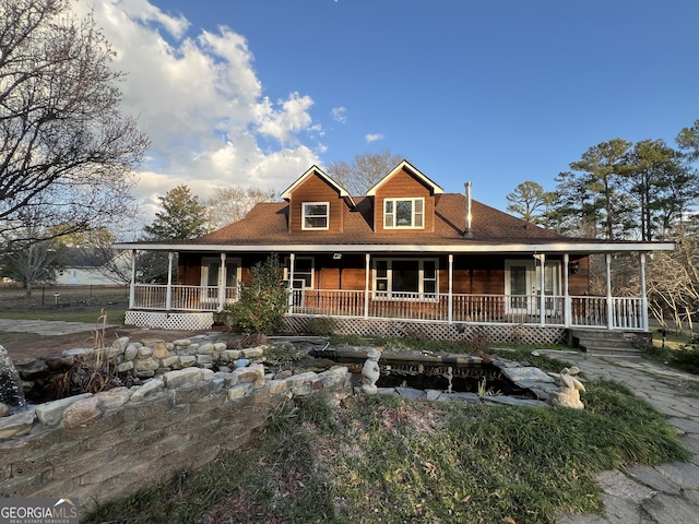 country-style home with a porch