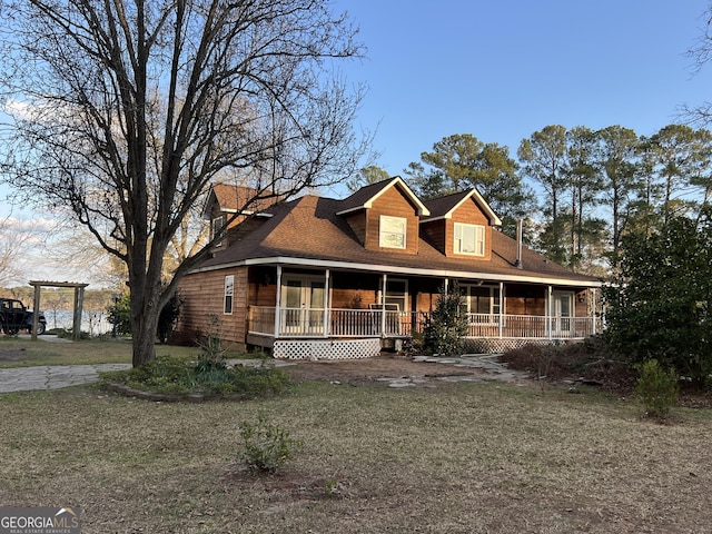 view of front of home featuring a front yard and covered porch