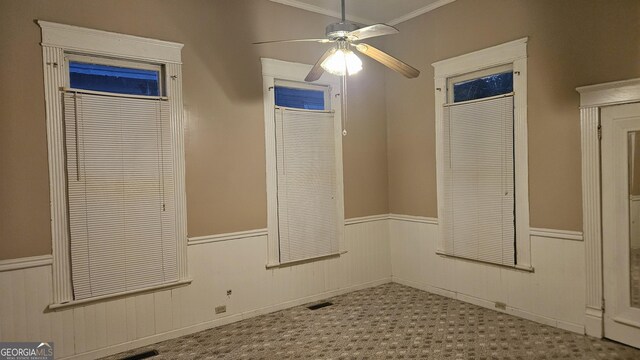 unfurnished room featuring light carpet and ceiling fan