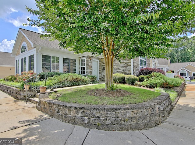 view of front of home with a front yard