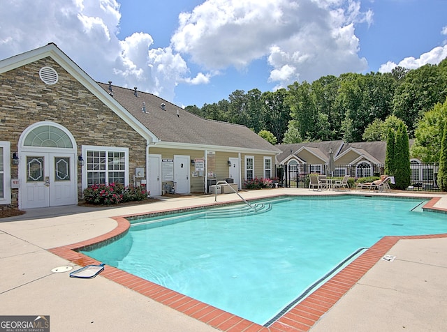 view of swimming pool featuring a patio