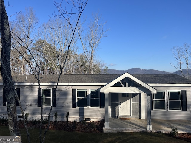 view of front facade featuring a mountain view and a patio