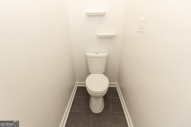 bathroom featuring tiled shower