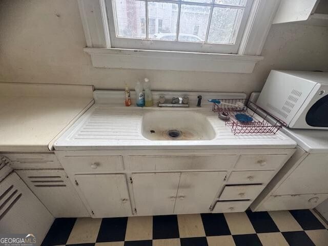 bathroom with sink