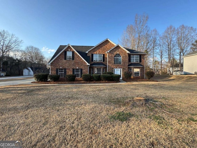 view of front property featuring a front yard