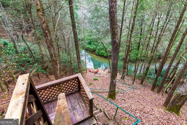 view of yard featuring a water view