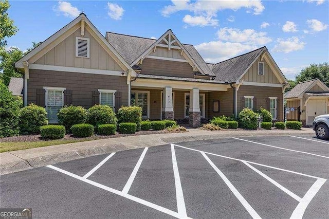 view of front of property featuring covered porch