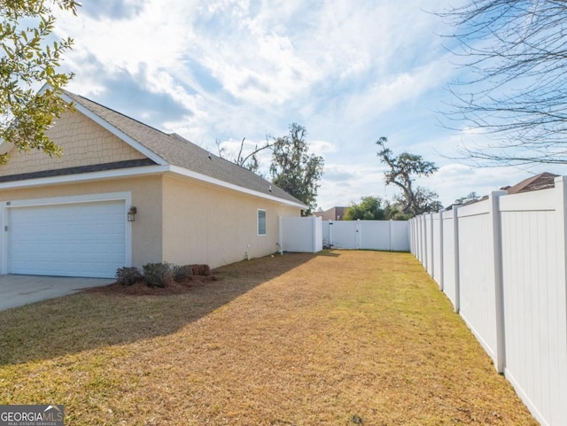 view of yard with a garage
