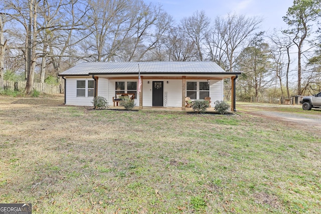 ranch-style home with a front lawn and covered porch