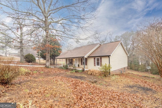 single story home featuring a porch