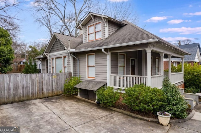 view of front of property featuring a porch