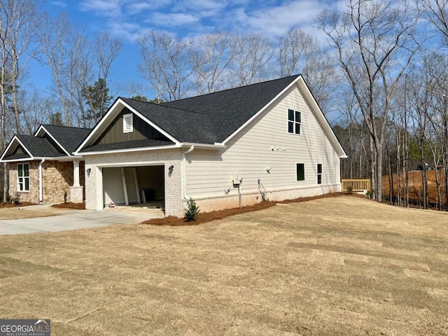 view of front facade featuring a garage and a front lawn