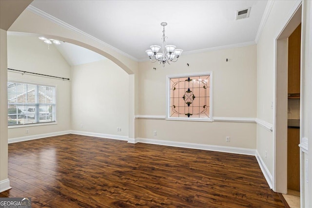 empty room with dark wood-type flooring, ornamental molding, and a notable chandelier