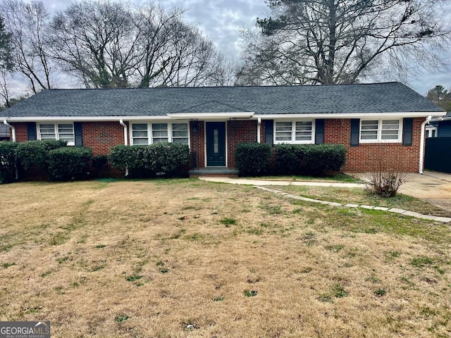 single story home featuring a front lawn