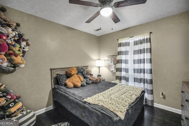 bedroom featuring ceiling fan and a textured ceiling