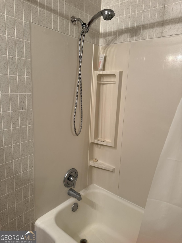 bathroom featuring shower / tub combo