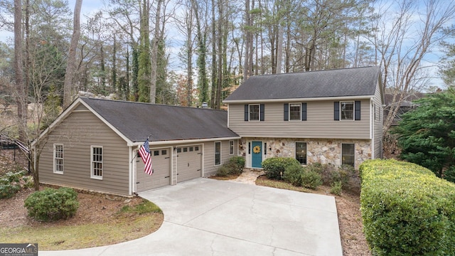 view of front property featuring a garage