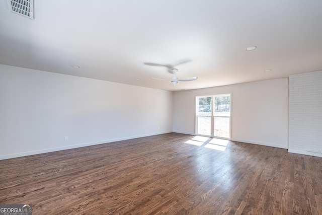 empty room featuring dark wood-type flooring and ceiling fan