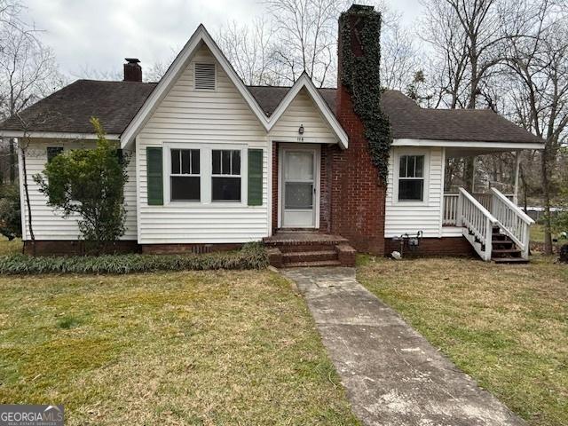 view of front of home with a front lawn