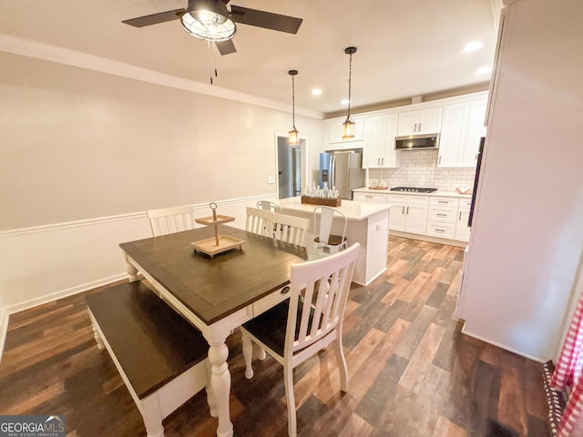 dining room featuring ceiling fan, ornamental molding, and dark hardwood / wood-style floors