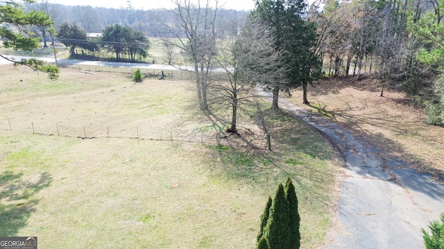 view of yard featuring a rural view