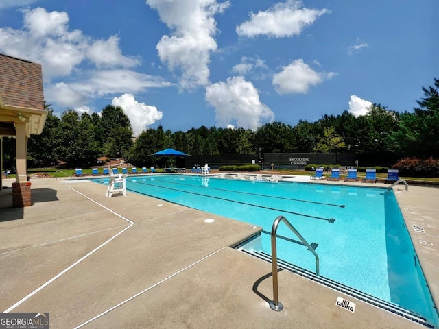 view of swimming pool featuring a patio