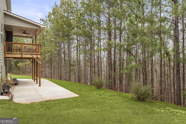 view of yard featuring a patio and a ceiling fan