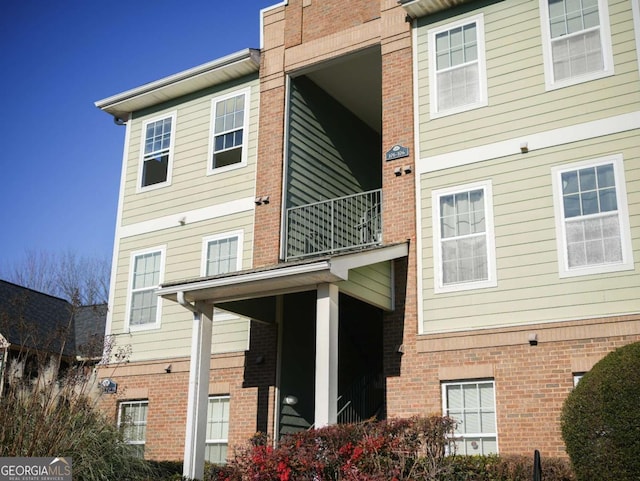 exterior space featuring a balcony