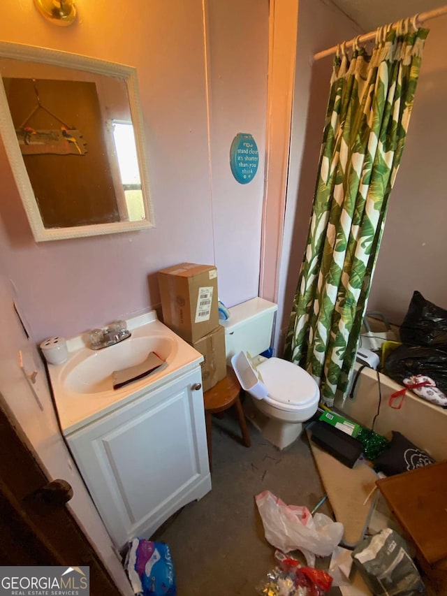 bathroom with vanity, curtained shower, and toilet