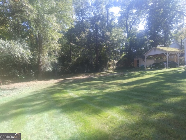 view of yard featuring a carport