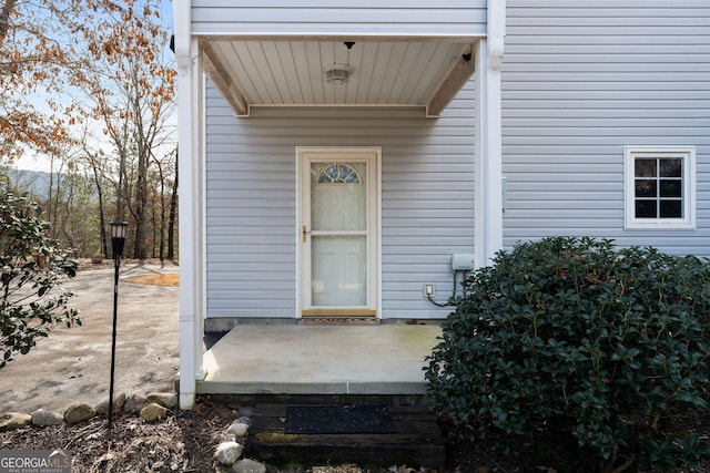 entrance to property featuring a patio