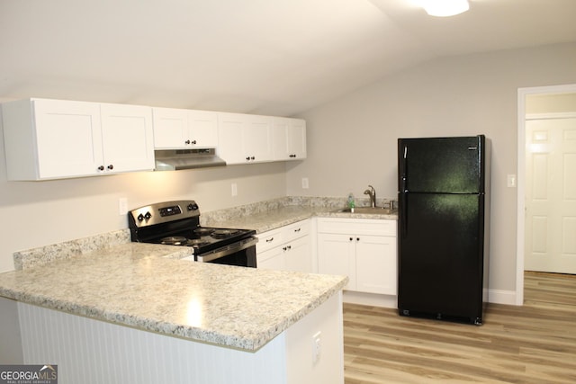 kitchen with sink, black fridge, electric range, kitchen peninsula, and white cabinets