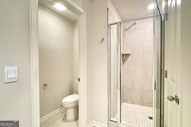 bathroom with an enclosed shower and toilet